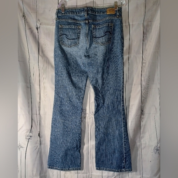 Levi's Signature Low Rise Bootcut Classic Faded Blue Denim Jeans - Picture 2 of 13